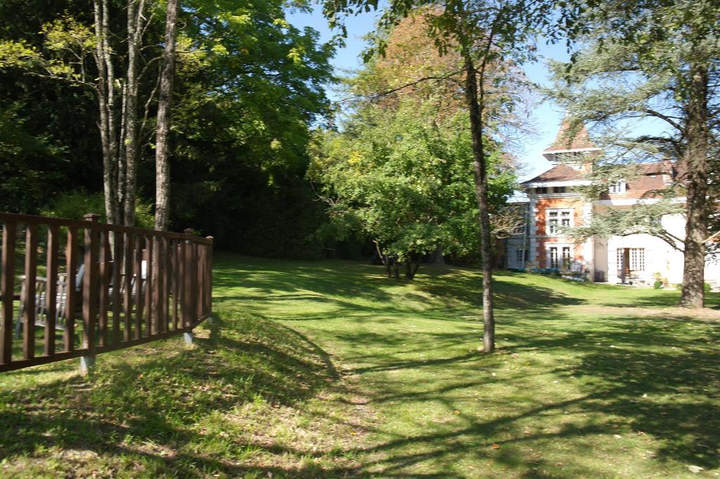 Le Chalet De Luxe Panzió Saint-Séverin Kültér fotó