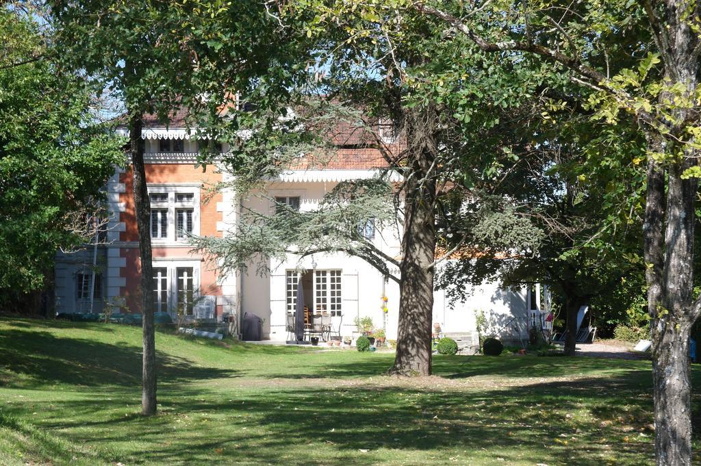 Le Chalet De Luxe Panzió Saint-Séverin Kültér fotó