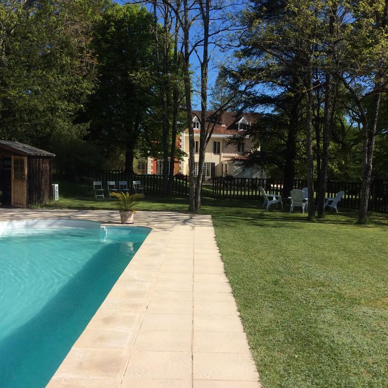 Le Chalet De Luxe Panzió Saint-Séverin Kültér fotó